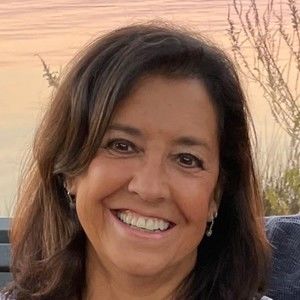 Meet your Posher, Zoila